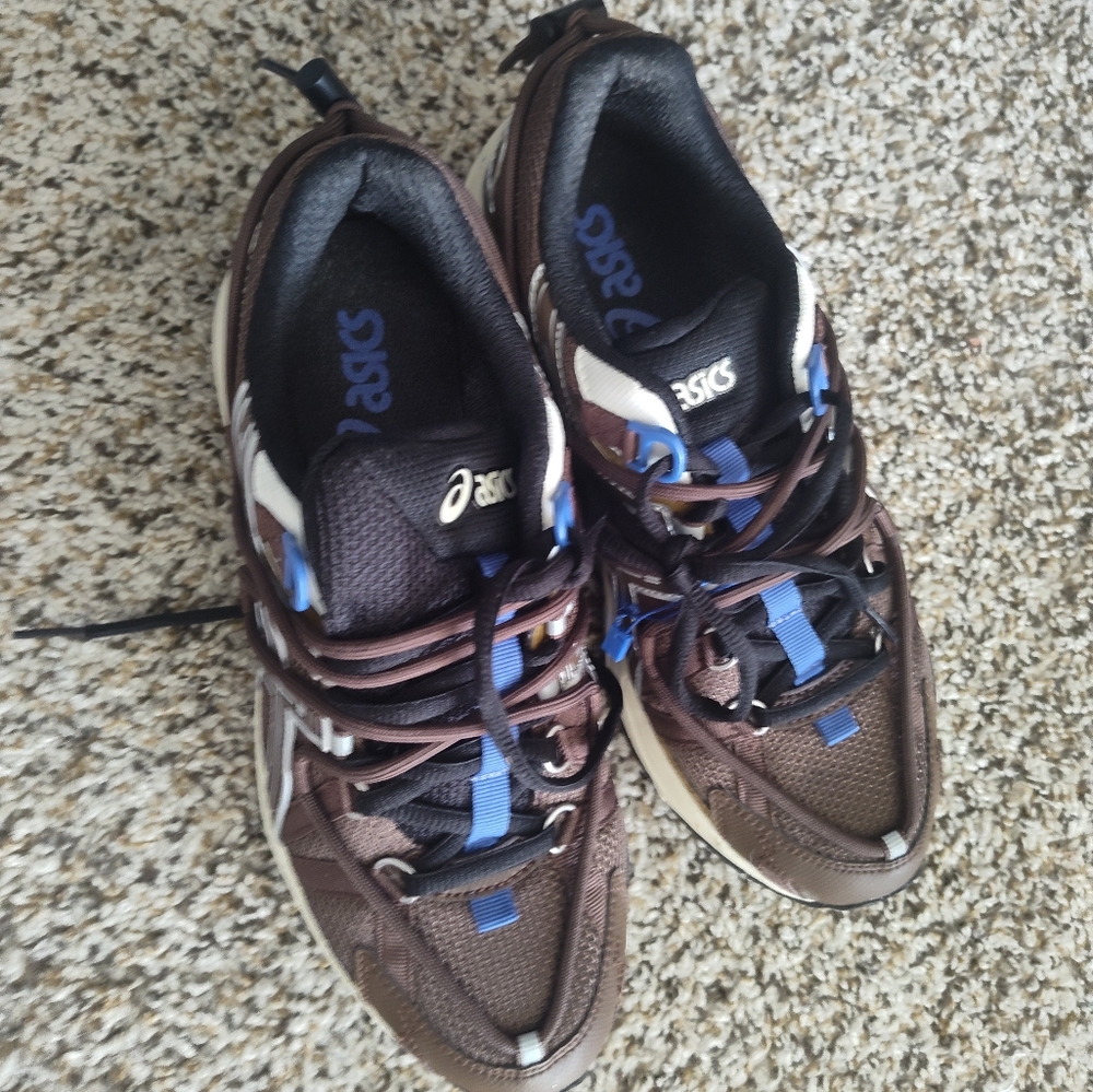 ASICS  Women's  8 And Men's 7  Athletic Shoes in Brown and Blue